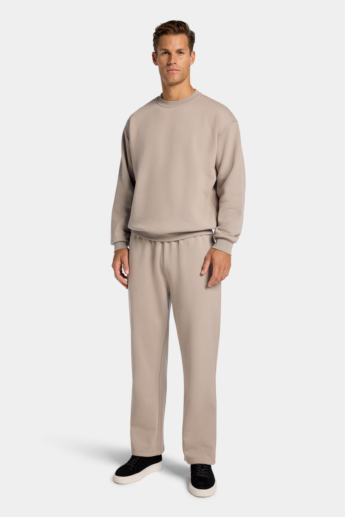 DER MILAN OVERSIZED RUNDHALSPULLOVER
