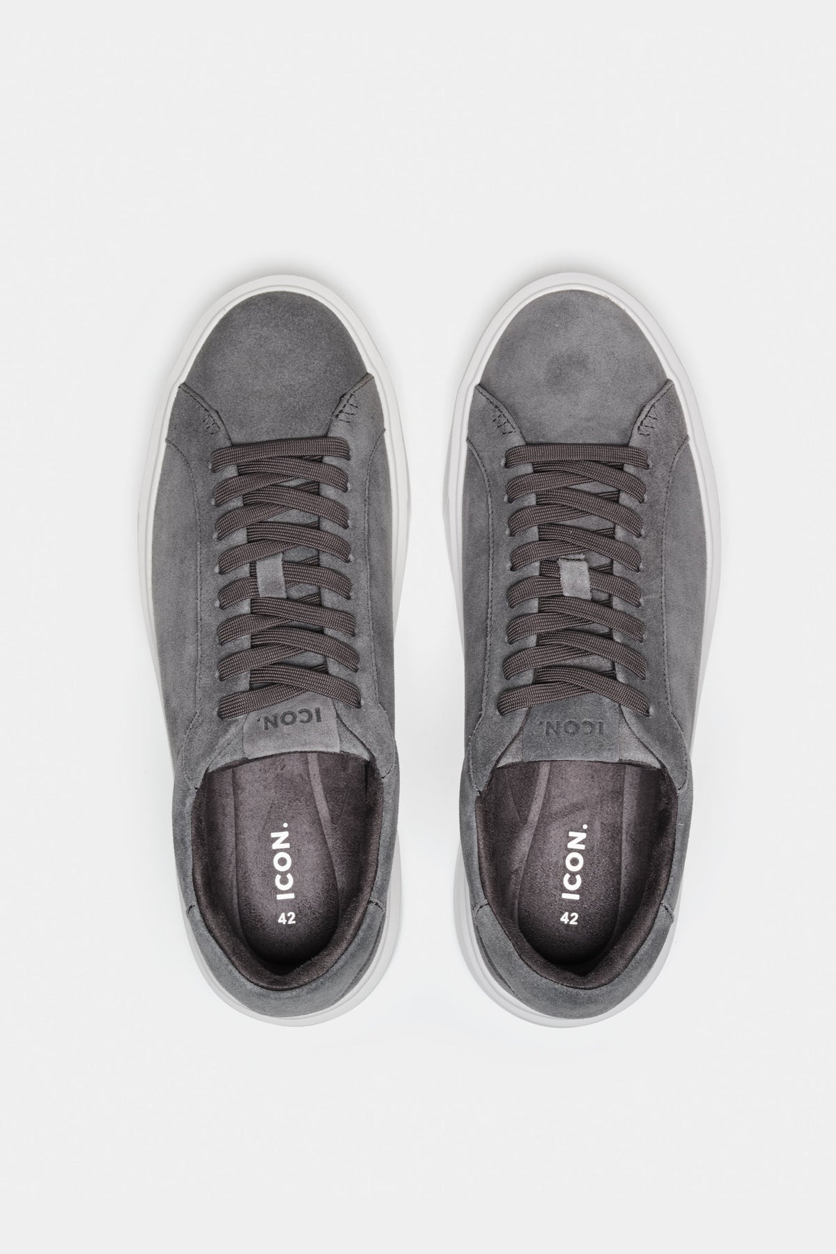 LAS CLÁSICAS ZAPATILLAS DE ANTE