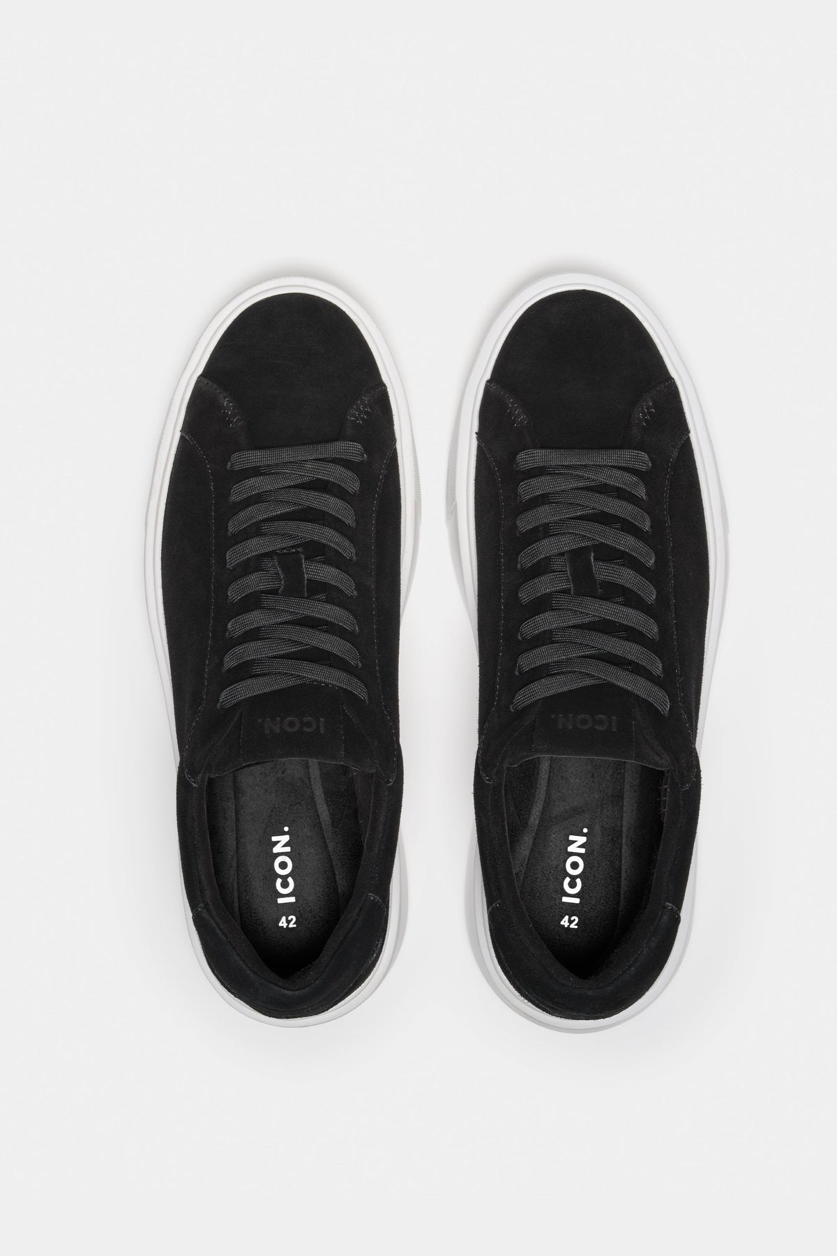 LAS CLÁSICAS ZAPATILLAS DE ANTE