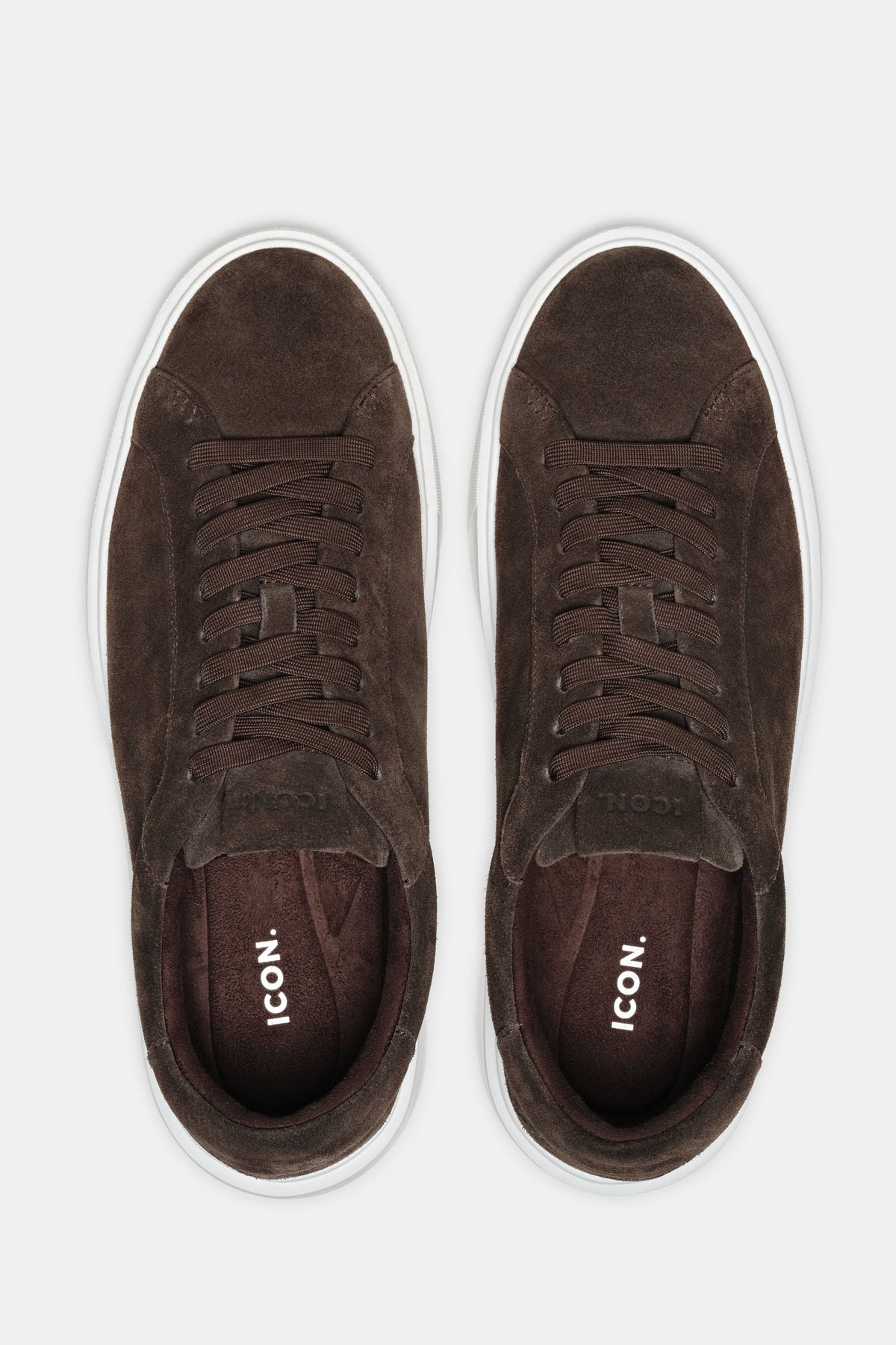 LAS CLÁSICAS ZAPATILLAS DE ANTE