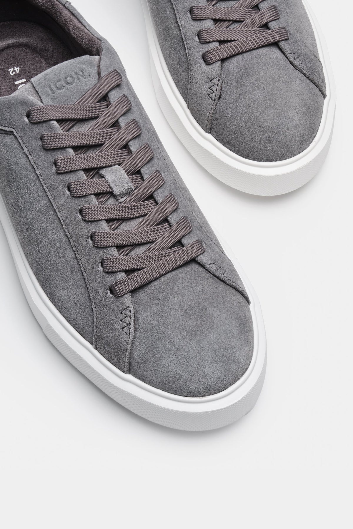 LAS CLÁSICAS ZAPATILLAS DE ANTE