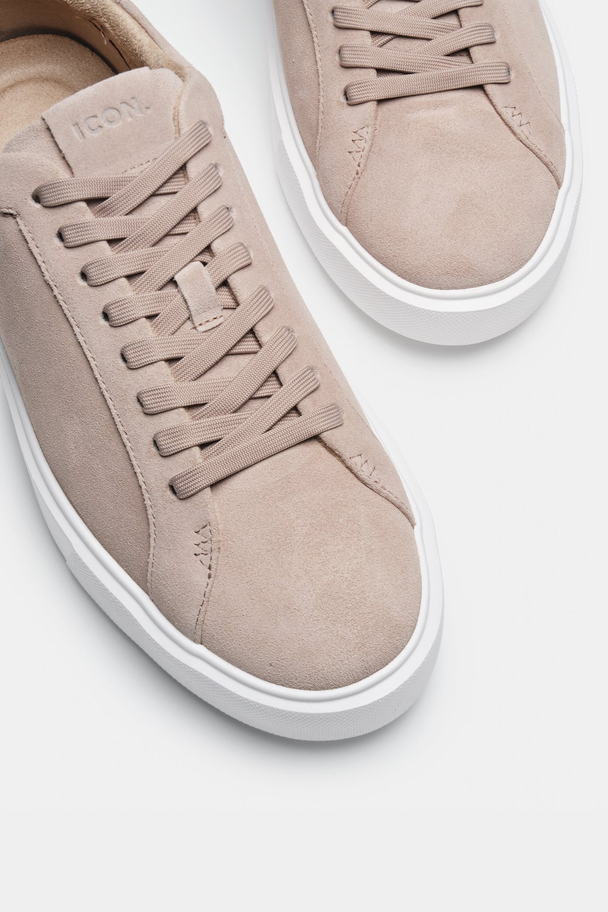 LAS CLÁSICAS ZAPATILLAS DE ANTE