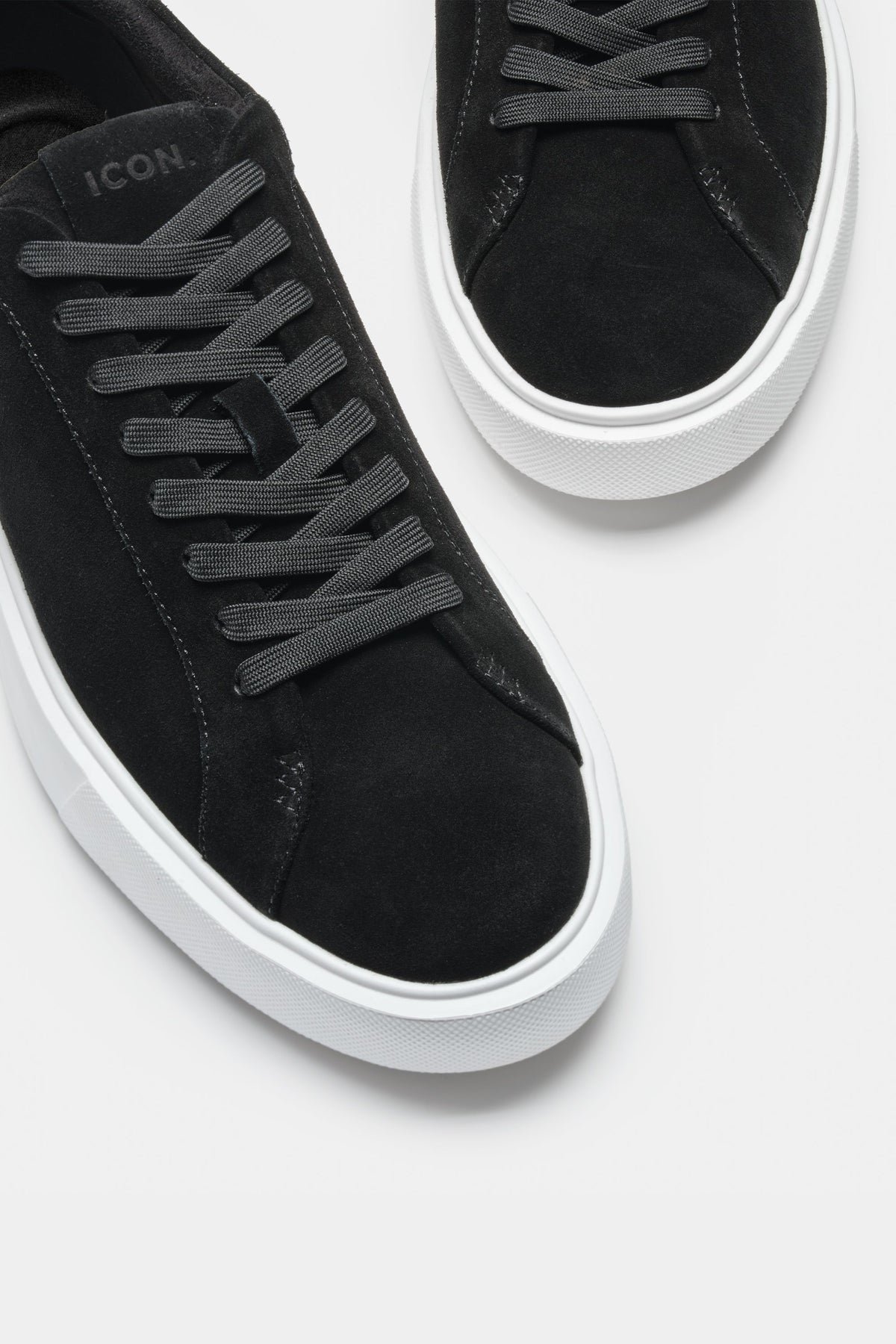 LAS CLÁSICAS ZAPATILLAS DE ANTE